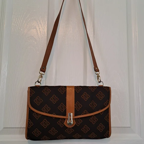 Sac Givenchy Vintage Signature Pattern Shoulder Bag. - Picture 2 of 11